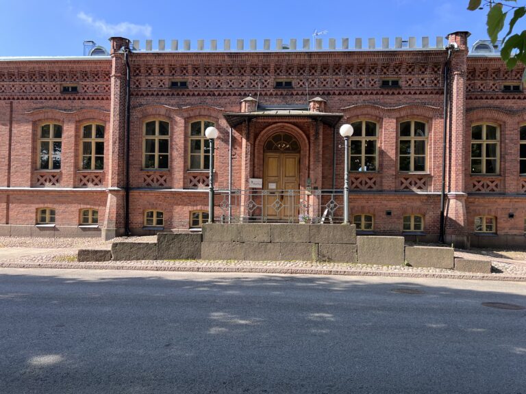 Olenko ilmoittautunut kurssitapaamiseen? Ja rekisteröity ja kuitattu?